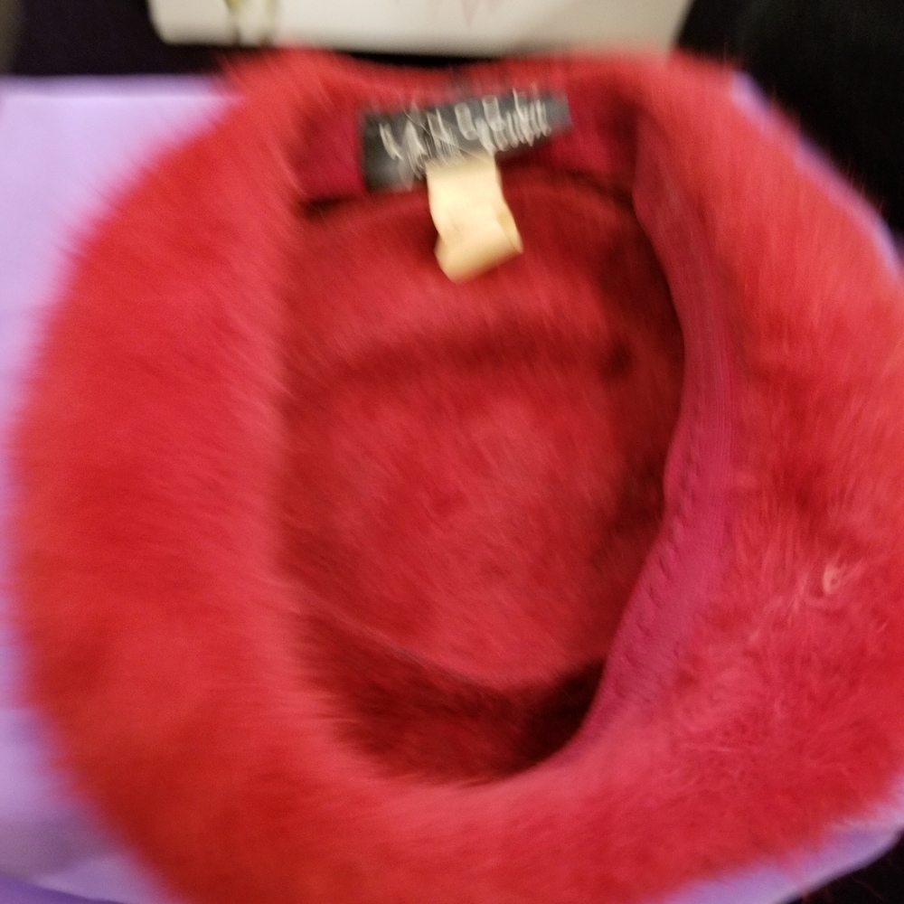 Pomegranate Red hat - Picture 3 of 4